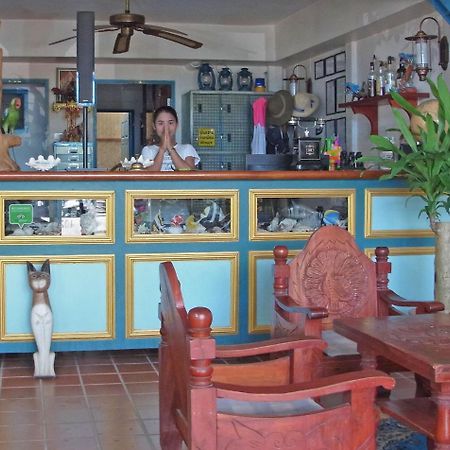 Niku Guesthouse Patong Esterno foto