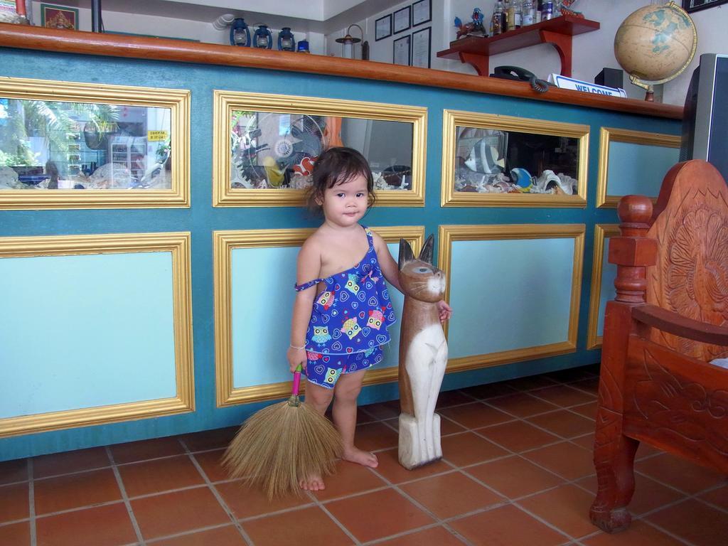 Niku Guesthouse Patong Esterno foto