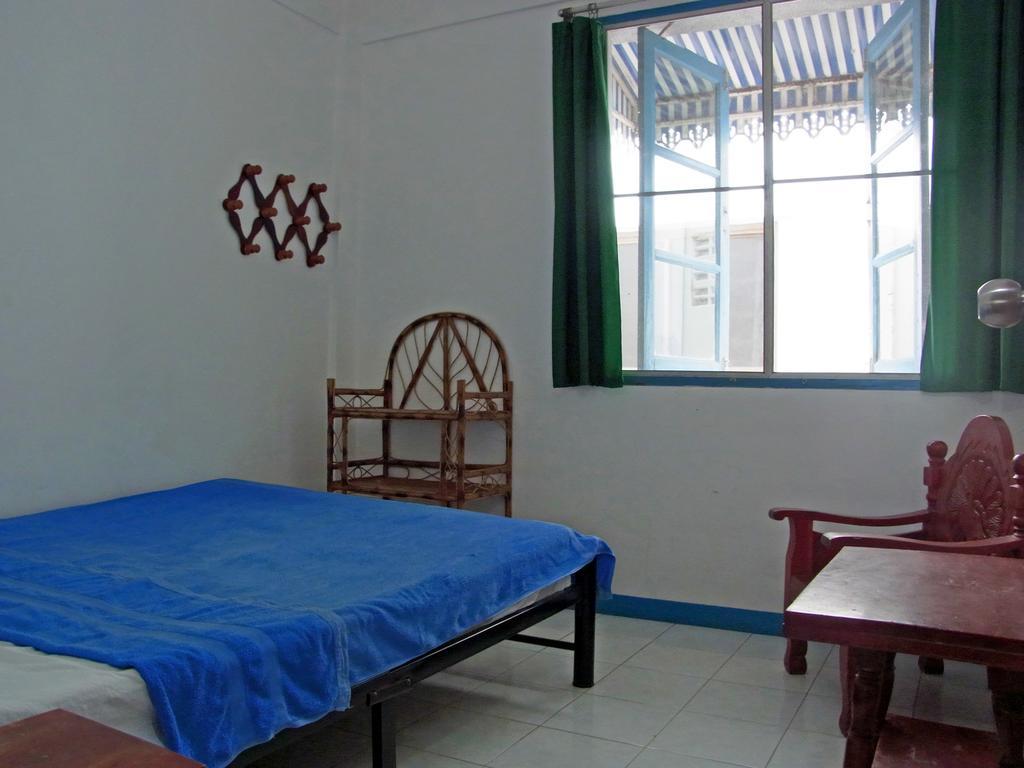 Niku Guesthouse Patong Esterno foto