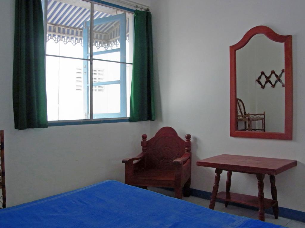 Niku Guesthouse Patong Esterno foto