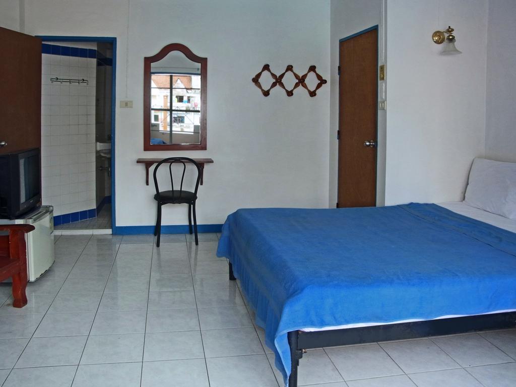 Niku Guesthouse Patong Esterno foto