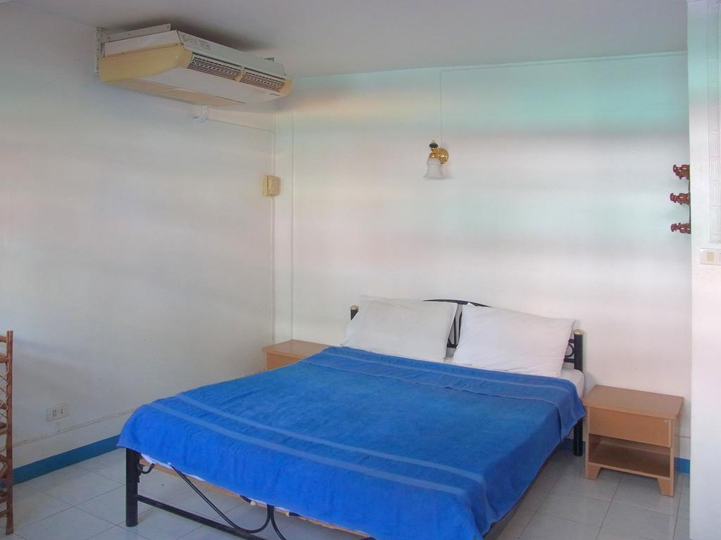 Niku Guesthouse Patong Esterno foto