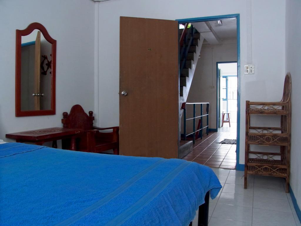 Niku Guesthouse Patong Esterno foto
