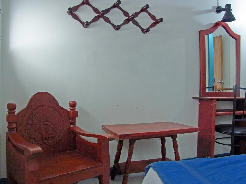 Niku Guesthouse Patong Esterno foto