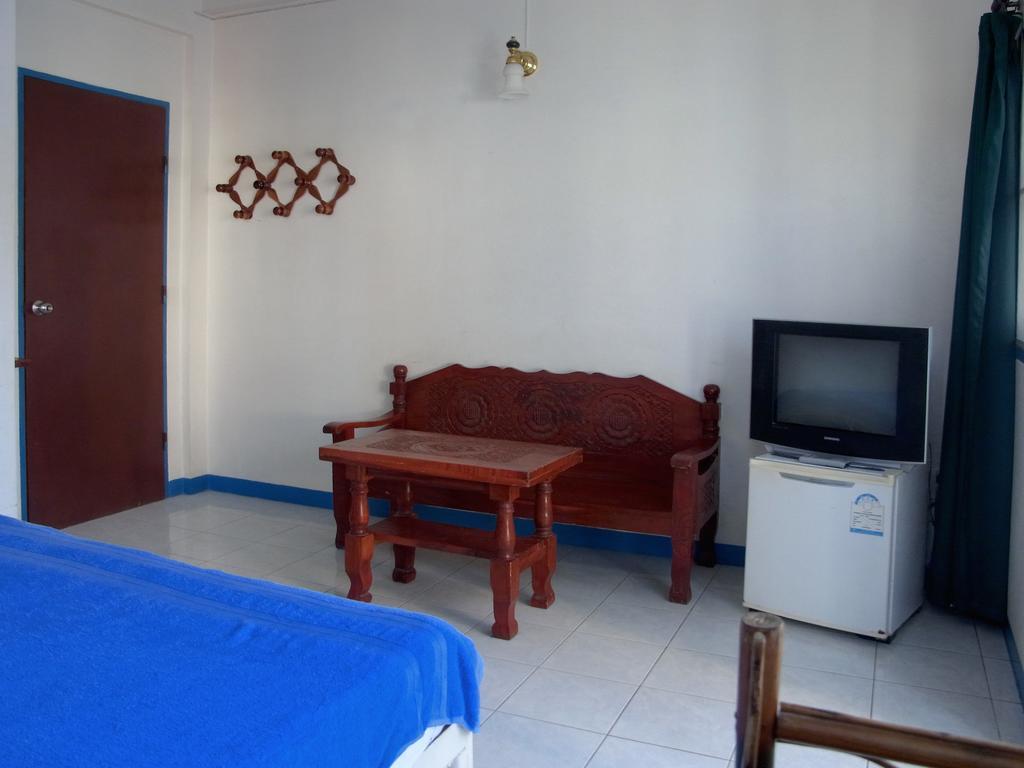 Niku Guesthouse Patong Esterno foto