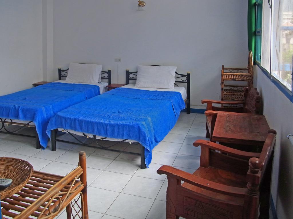 Niku Guesthouse Patong Esterno foto