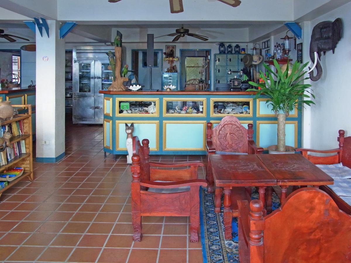 Niku Guesthouse Patong Esterno foto
