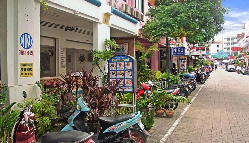 Niku Guesthouse Patong Esterno foto
