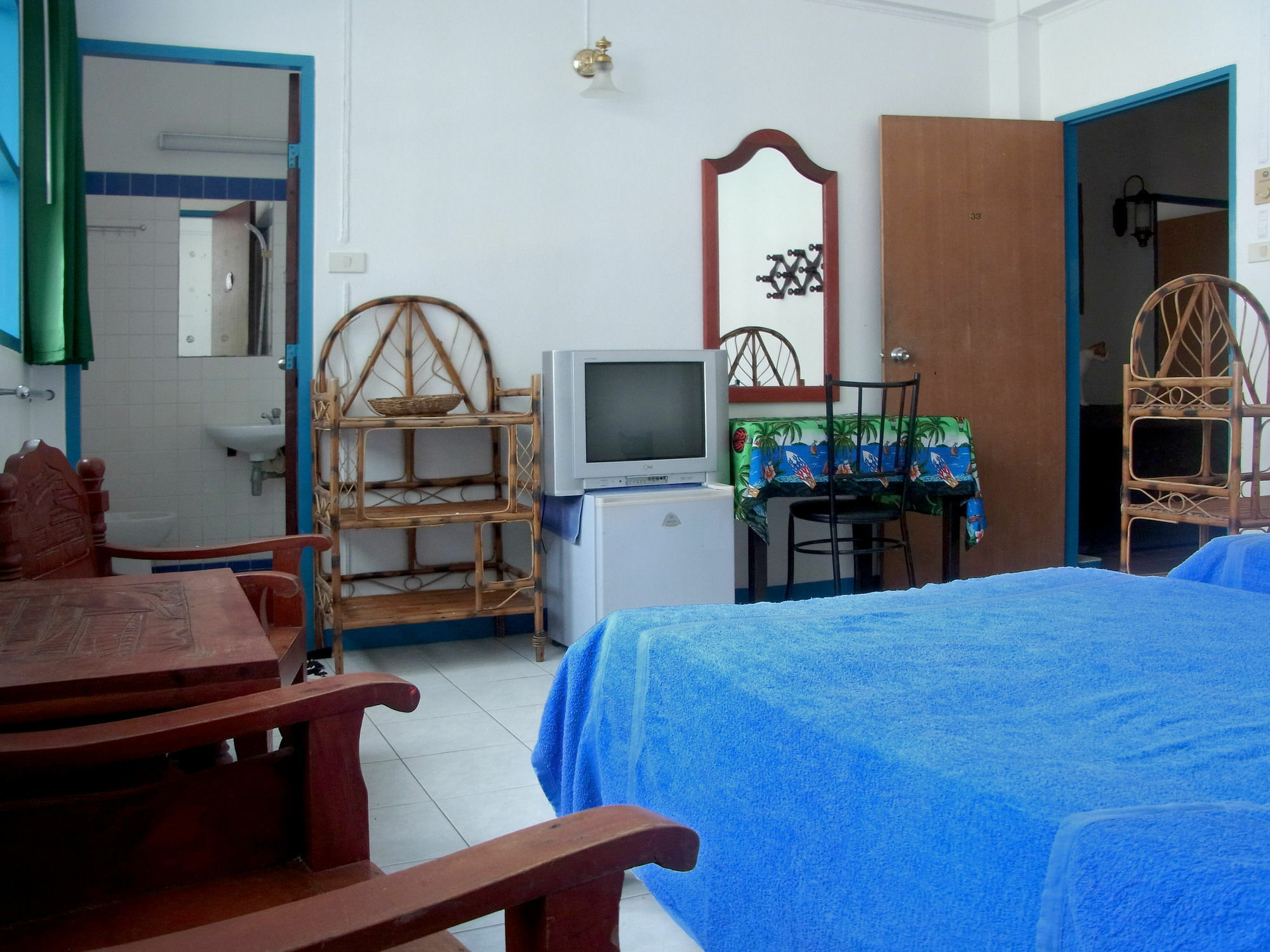 Niku Guesthouse Patong Esterno foto