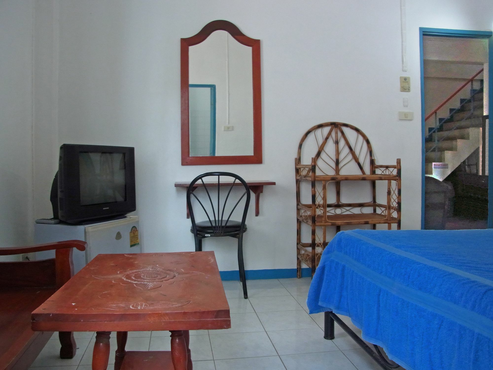 Niku Guesthouse Patong Esterno foto
