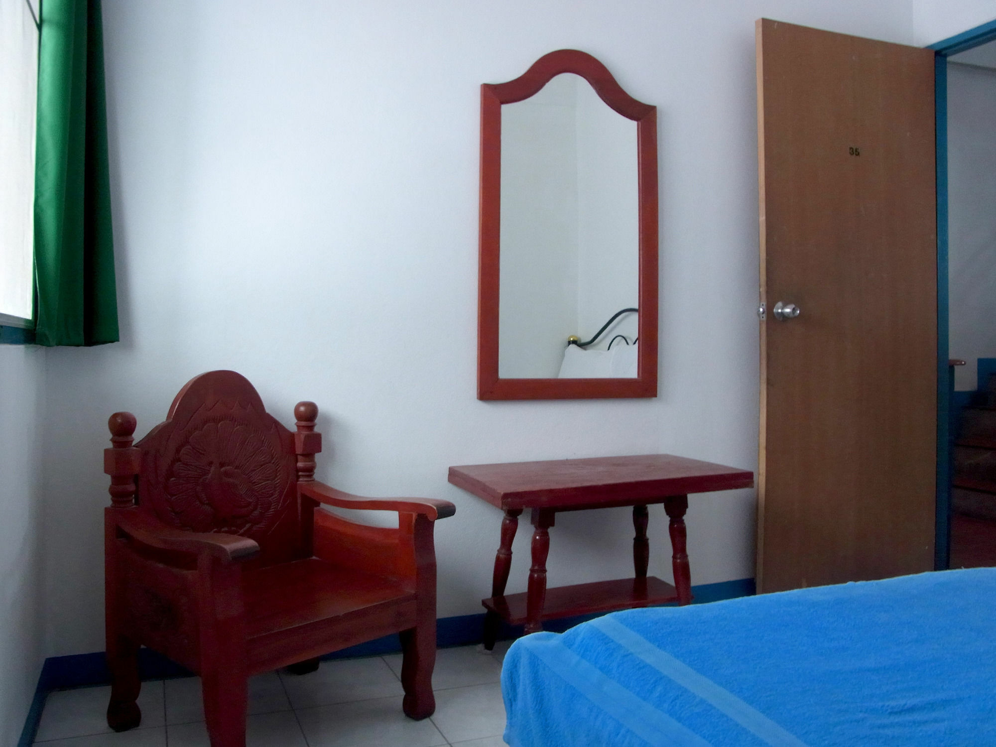 Niku Guesthouse Patong Esterno foto