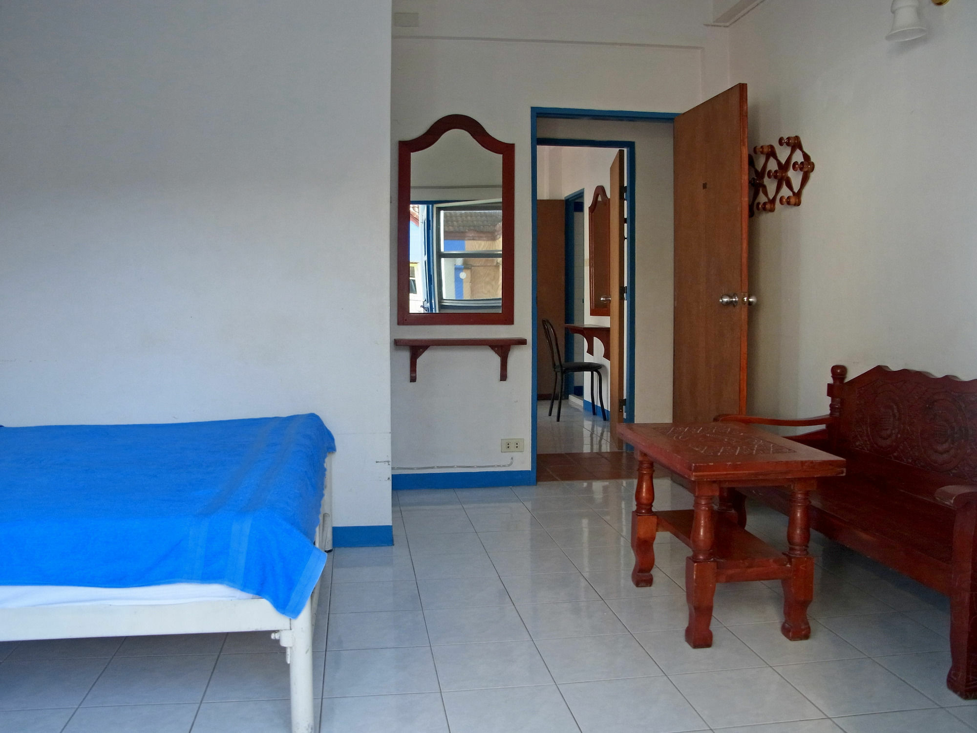 Niku Guesthouse Patong Esterno foto
