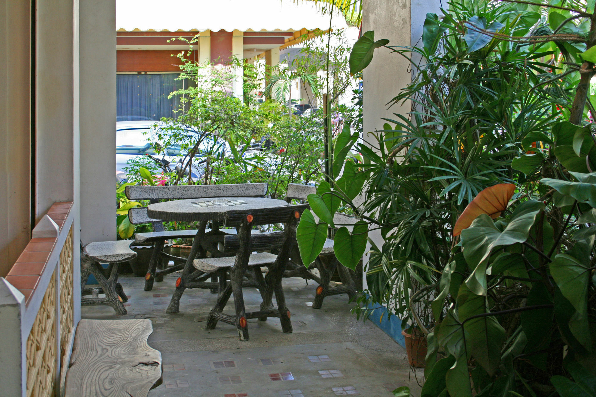 Niku Guesthouse Patong Esterno foto