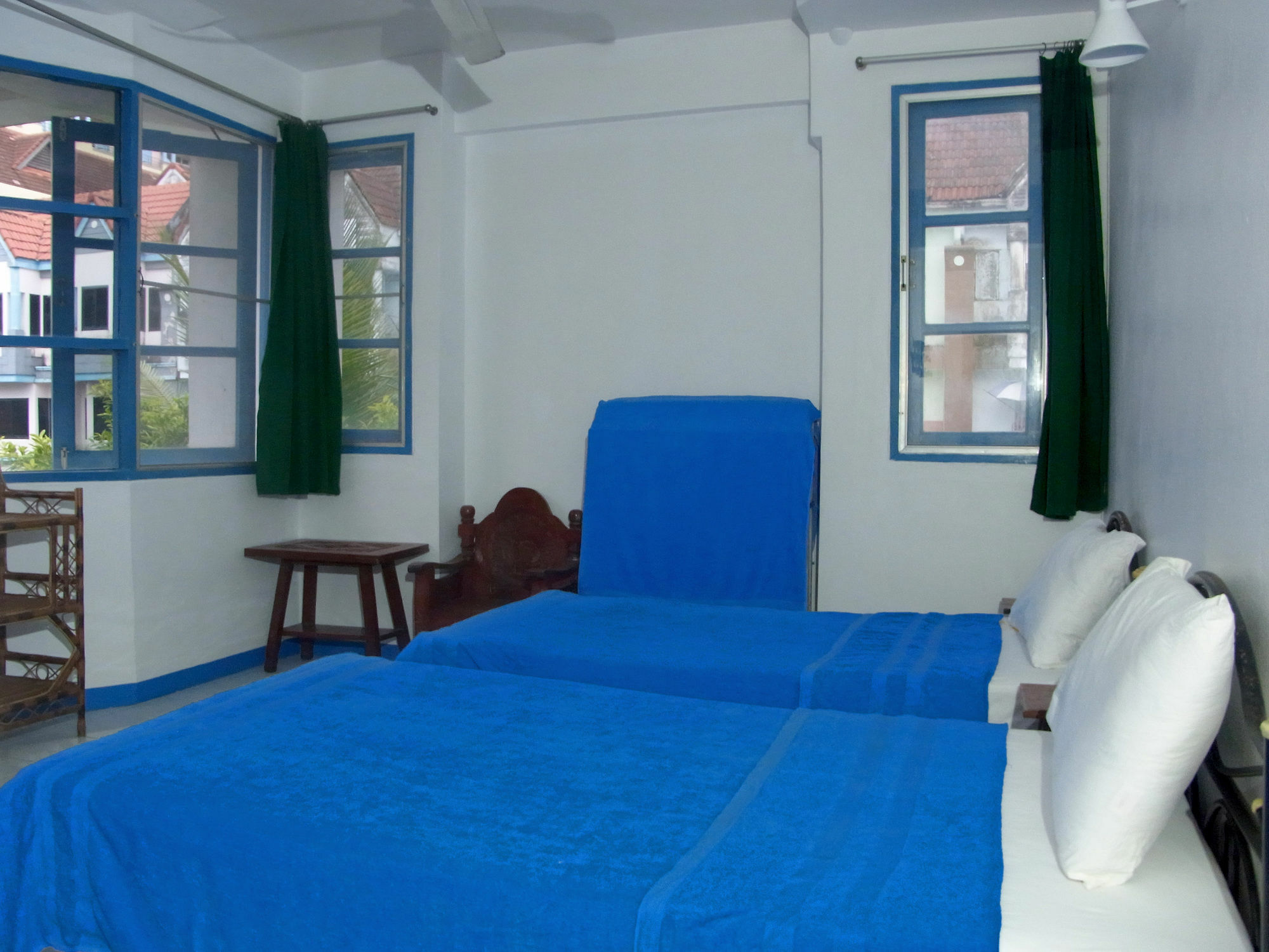 Niku Guesthouse Patong Esterno foto