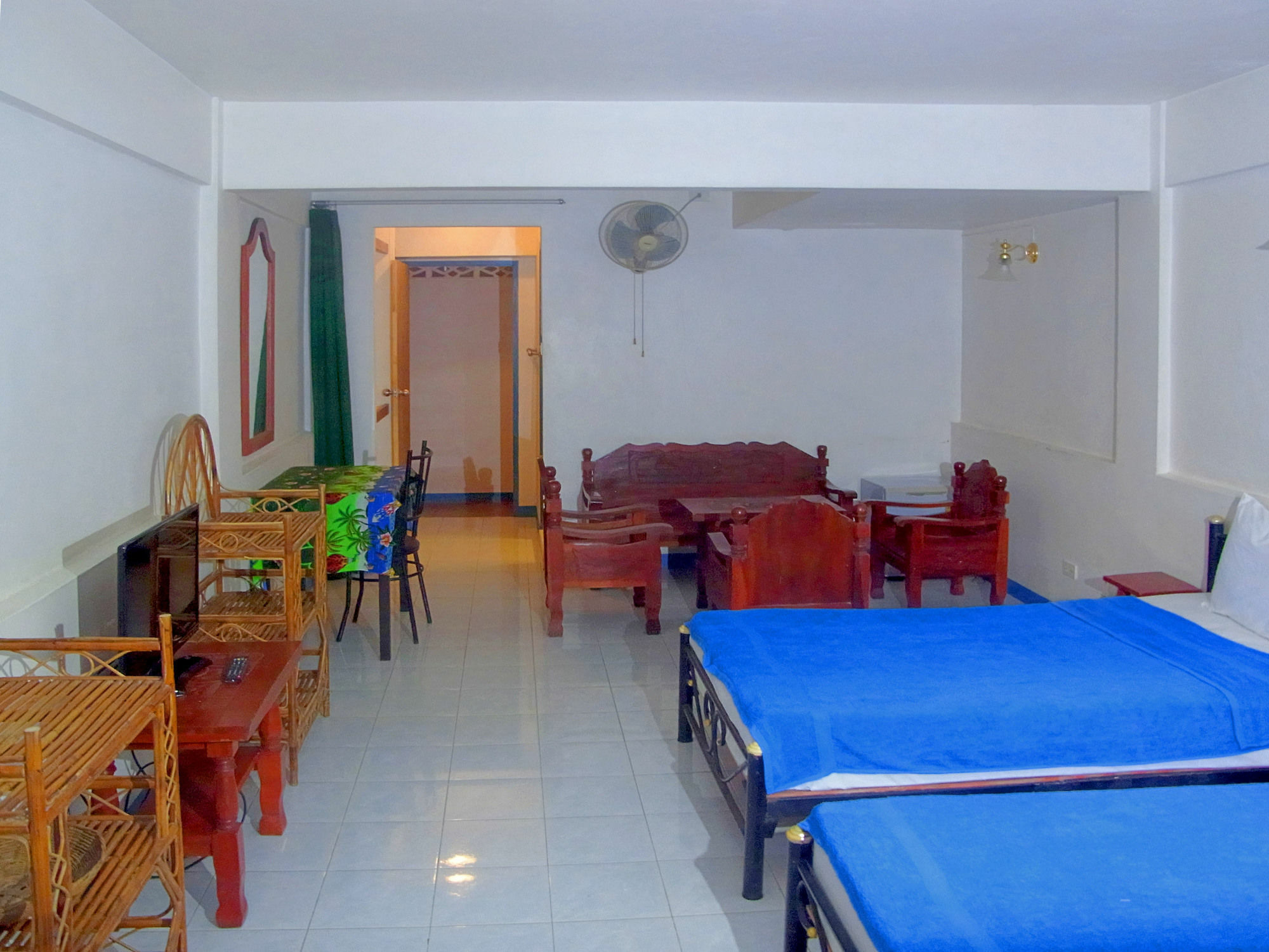 Niku Guesthouse Patong Esterno foto