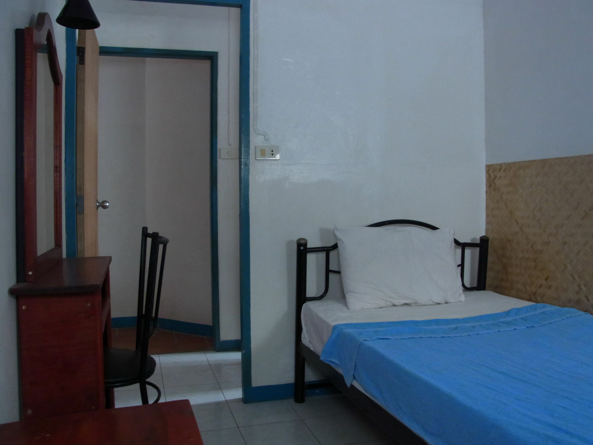 Niku Guesthouse Patong Esterno foto