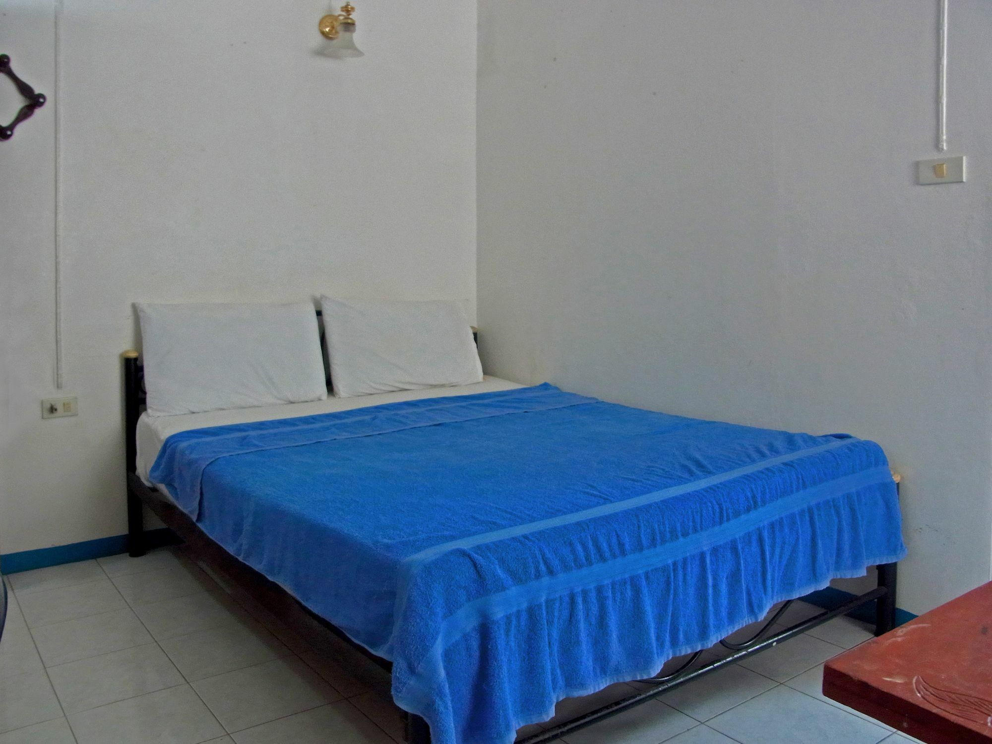 Niku Guesthouse Patong Esterno foto