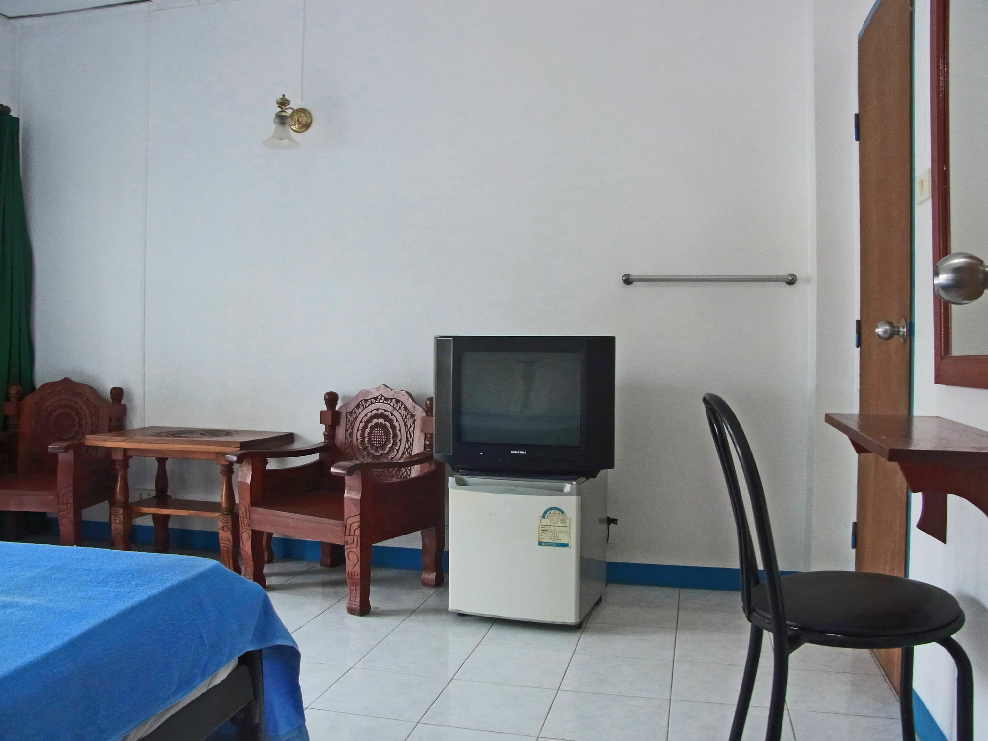 Niku Guesthouse Patong Esterno foto