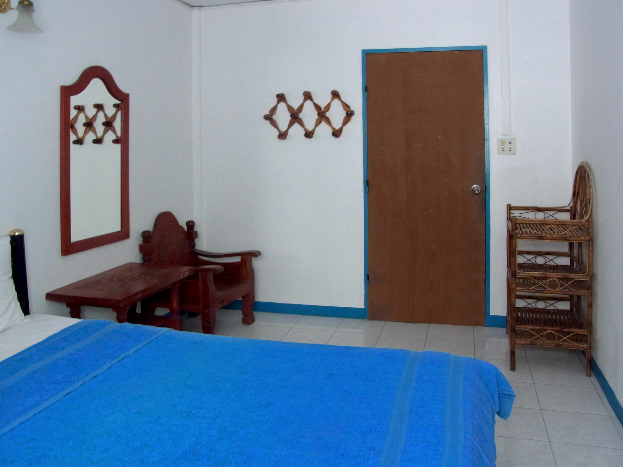 Niku Guesthouse Patong Esterno foto