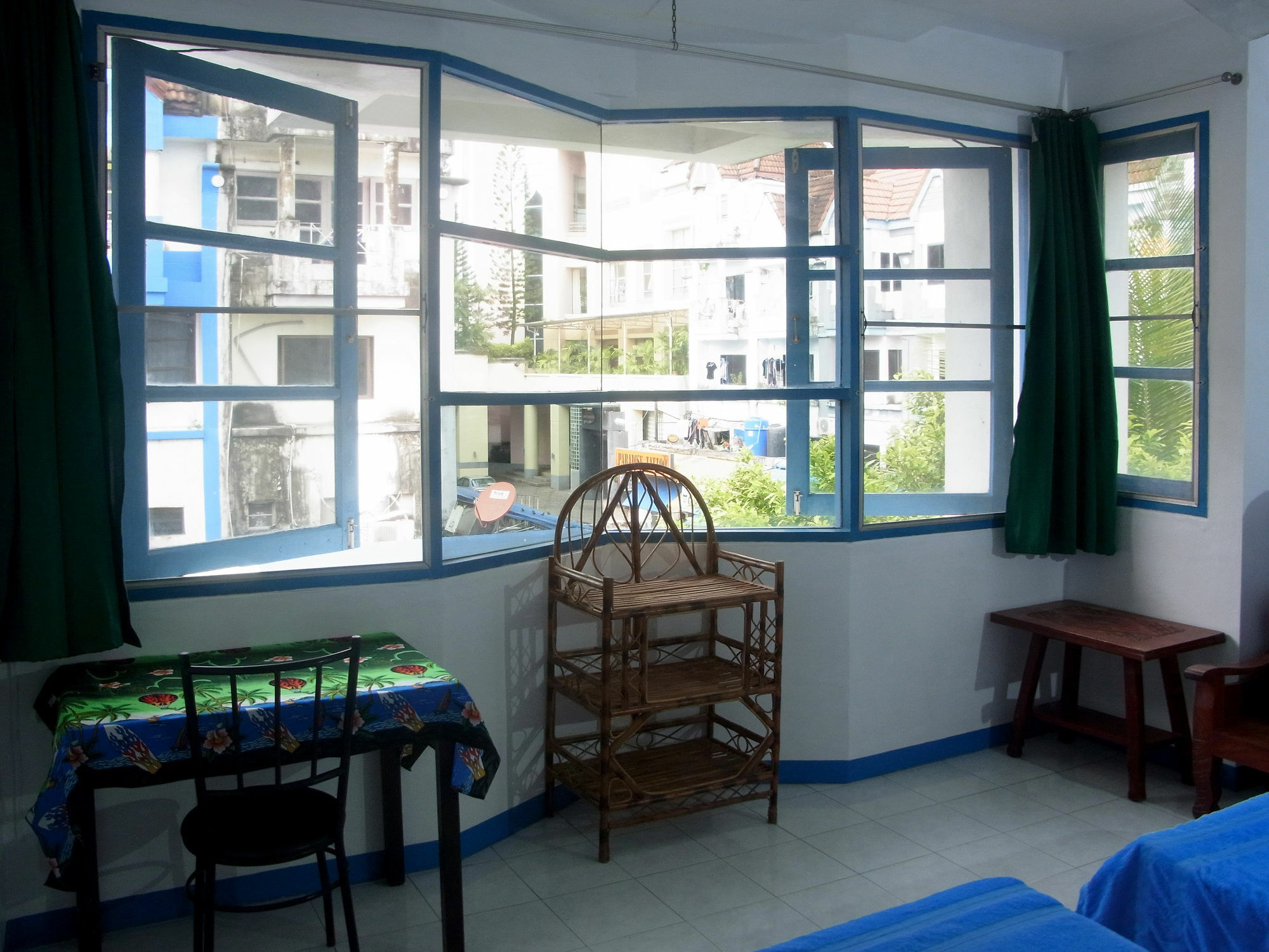 Niku Guesthouse Patong Esterno foto