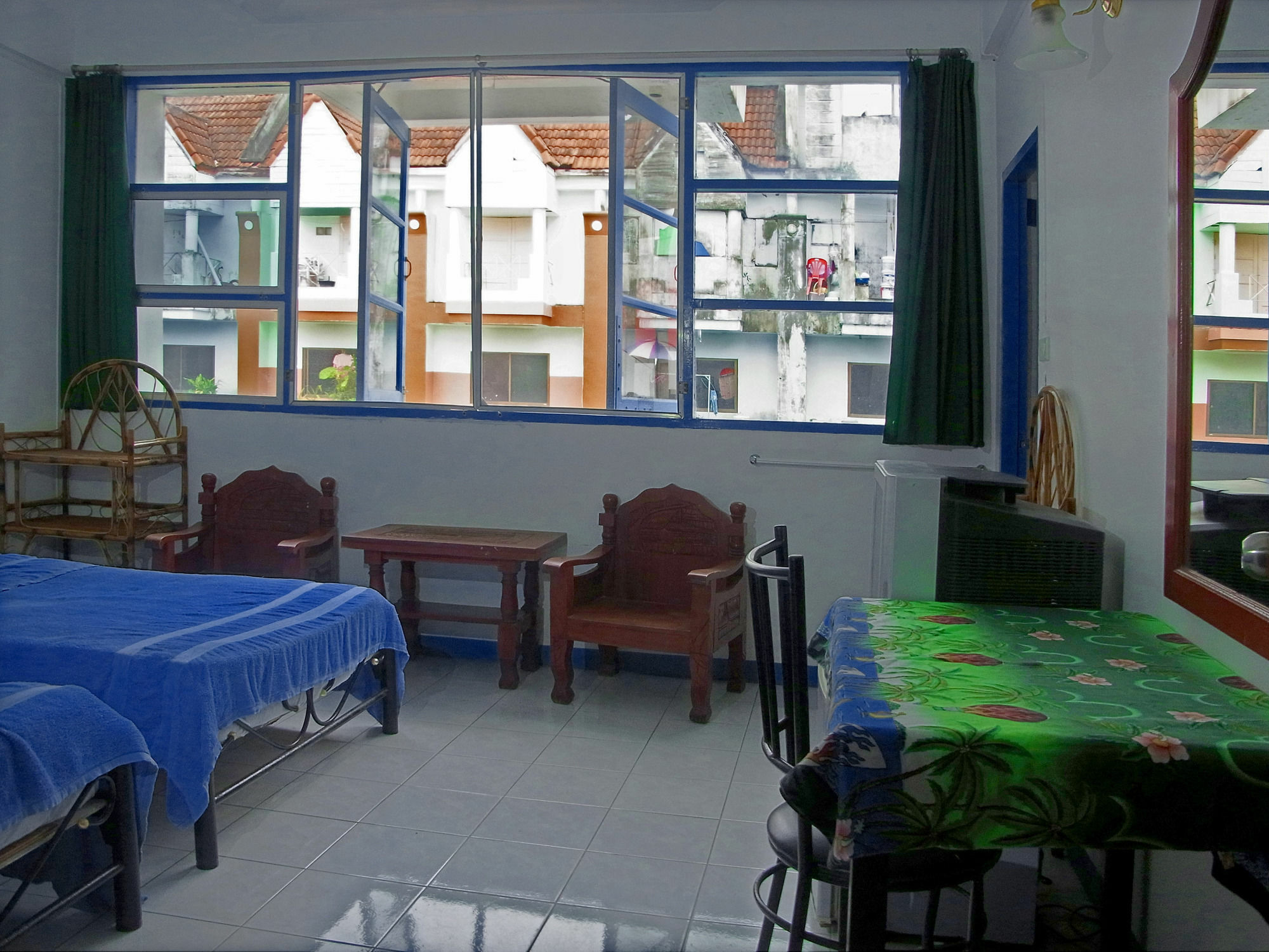 Niku Guesthouse Patong Esterno foto