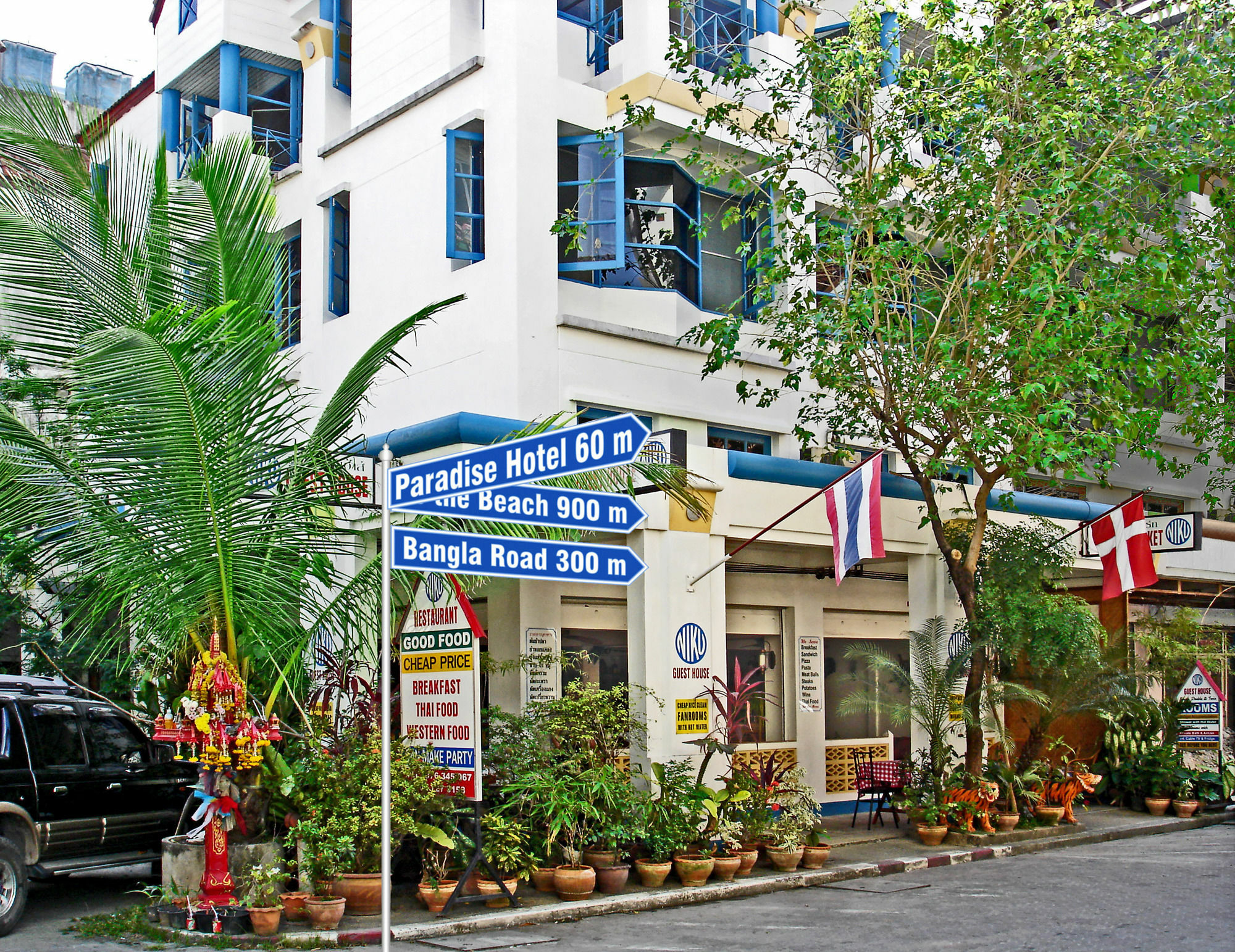 Niku Guesthouse Patong Esterno foto