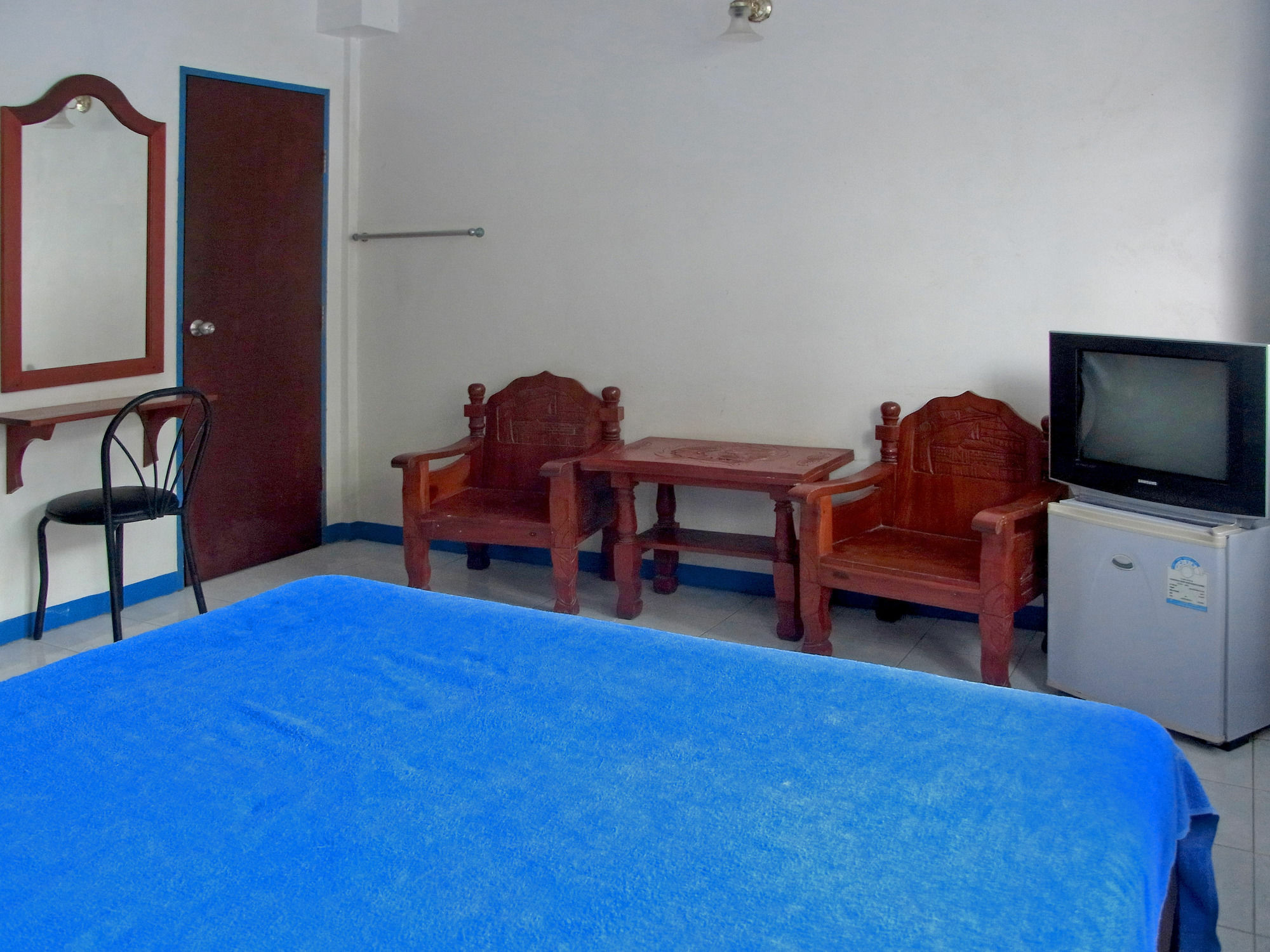 Niku Guesthouse Patong Esterno foto