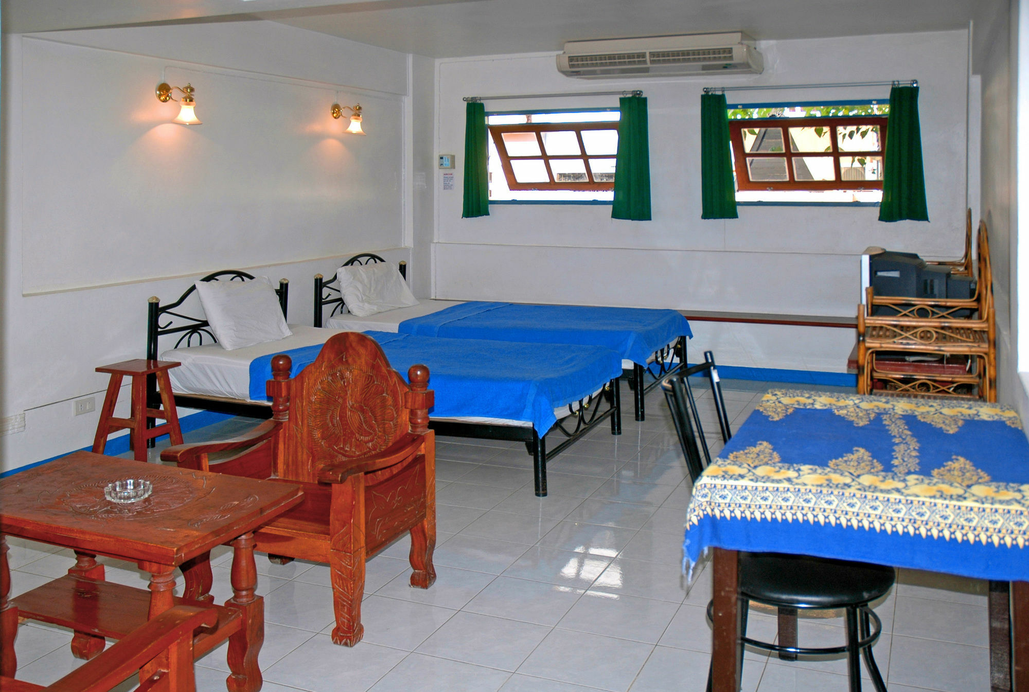 Niku Guesthouse Patong Esterno foto