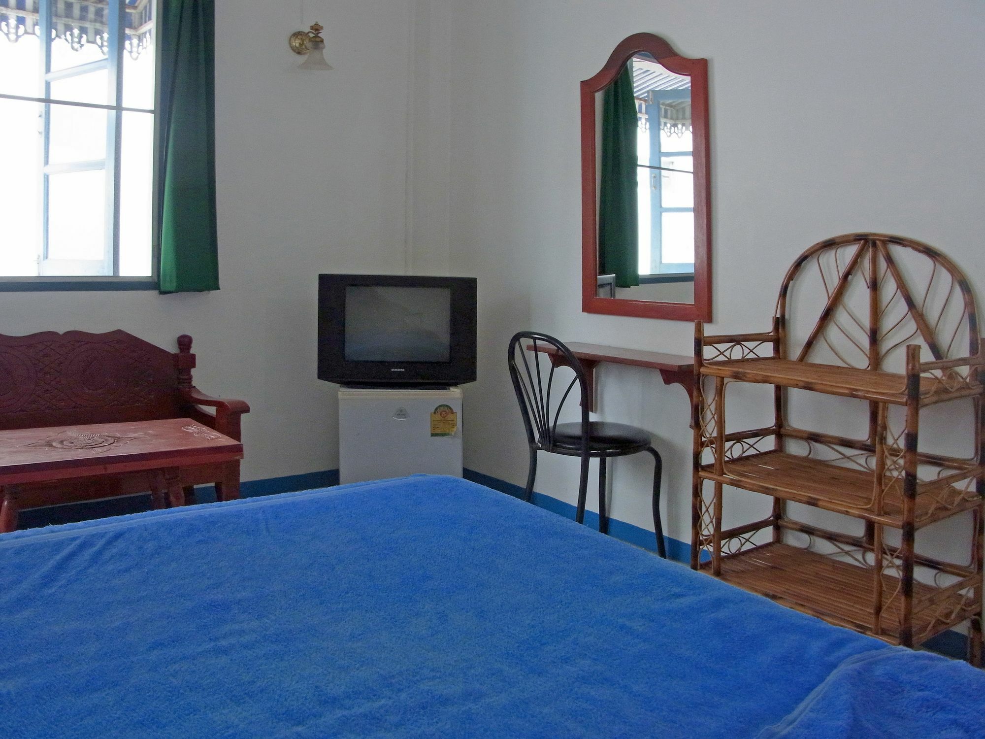Niku Guesthouse Patong Esterno foto