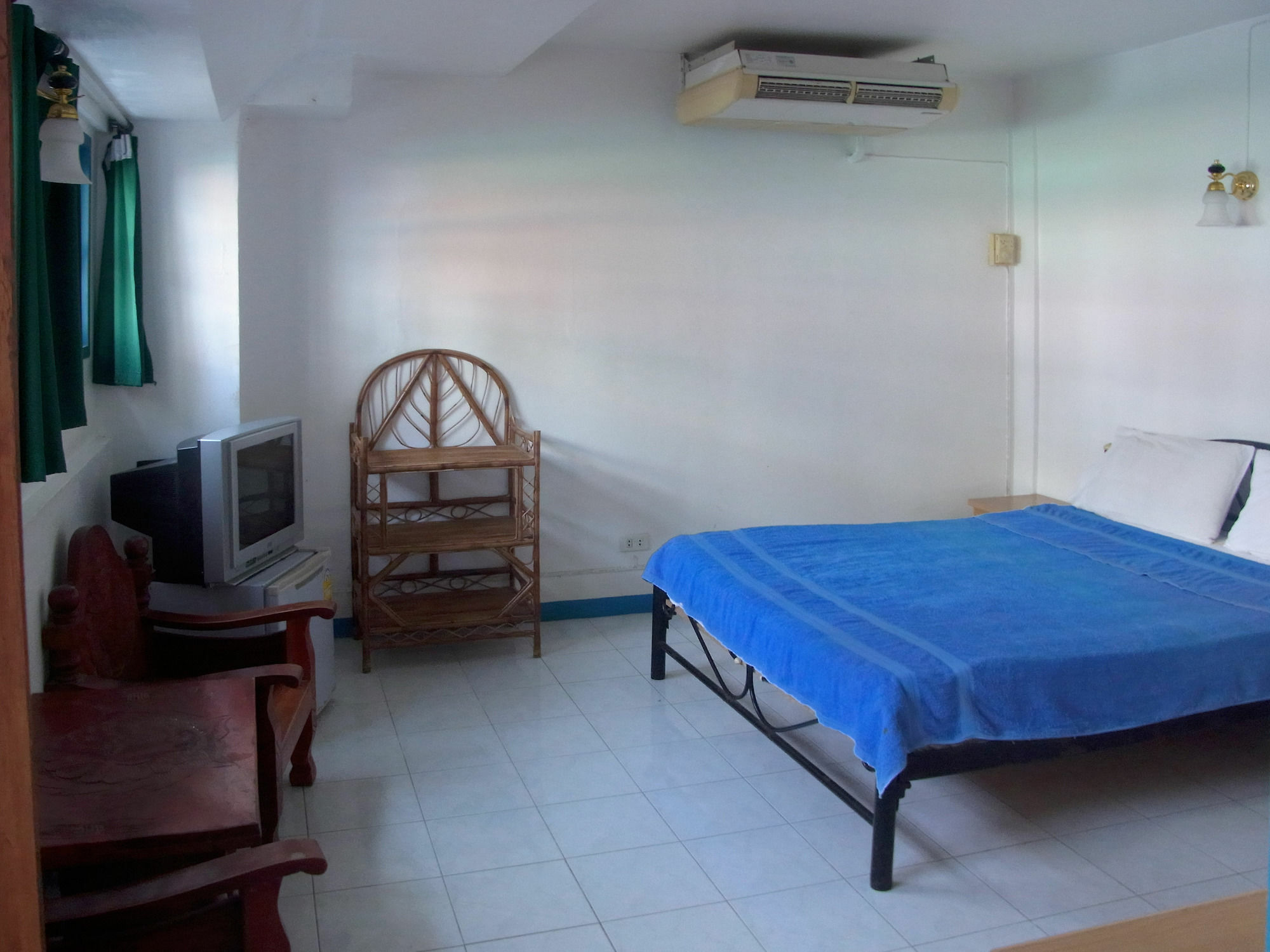 Niku Guesthouse Patong Esterno foto