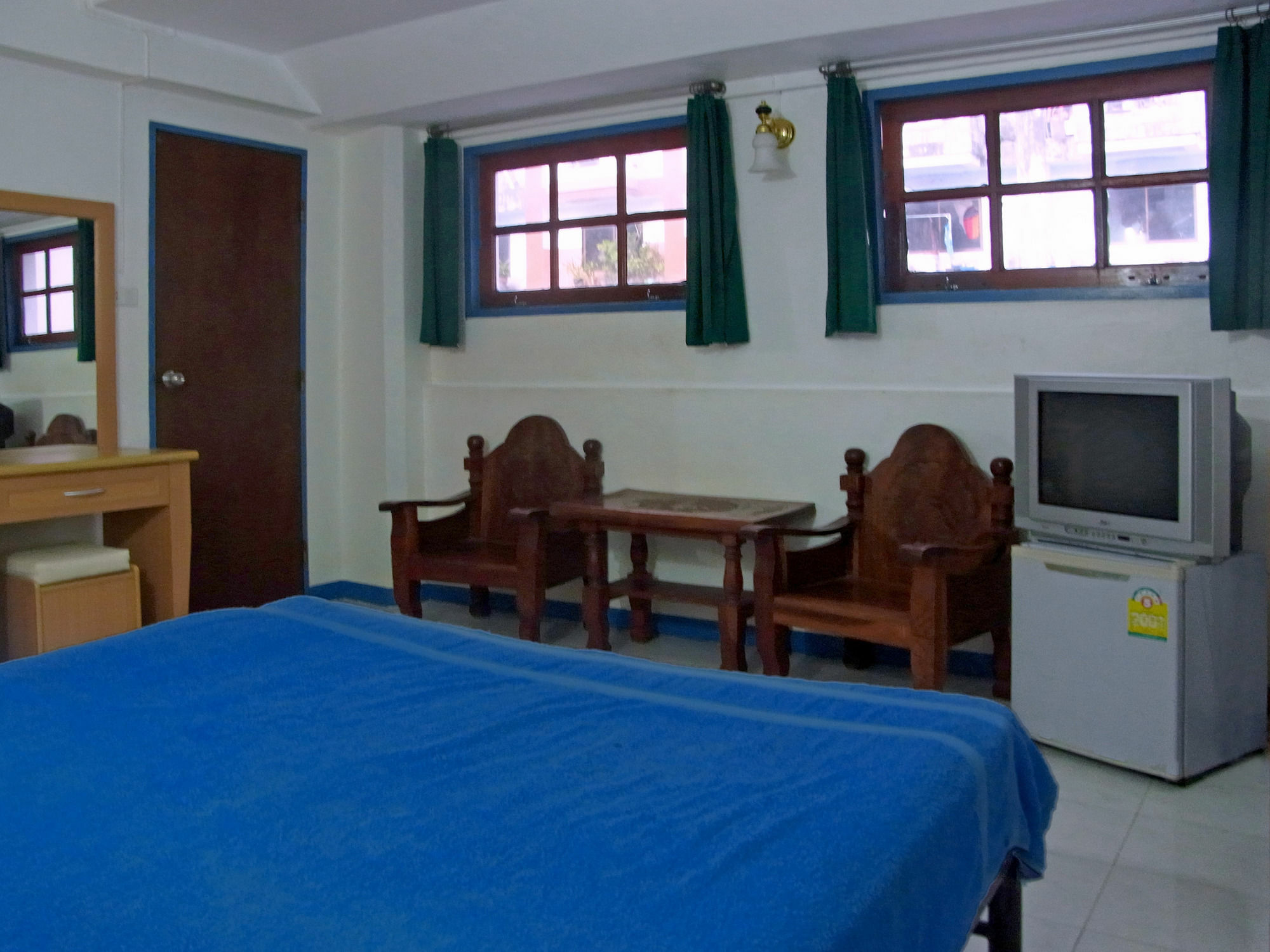 Niku Guesthouse Patong Esterno foto