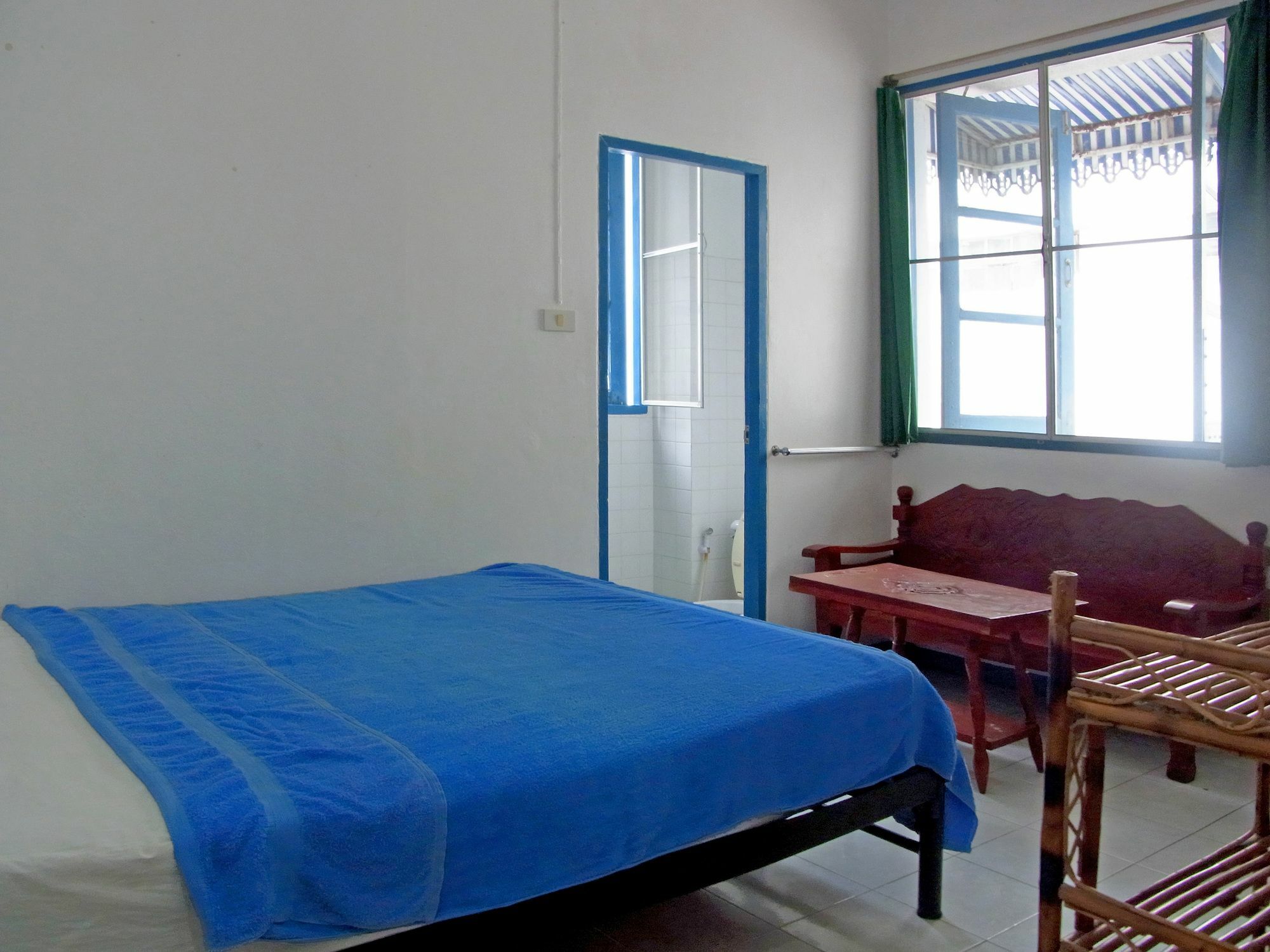 Niku Guesthouse Patong Esterno foto