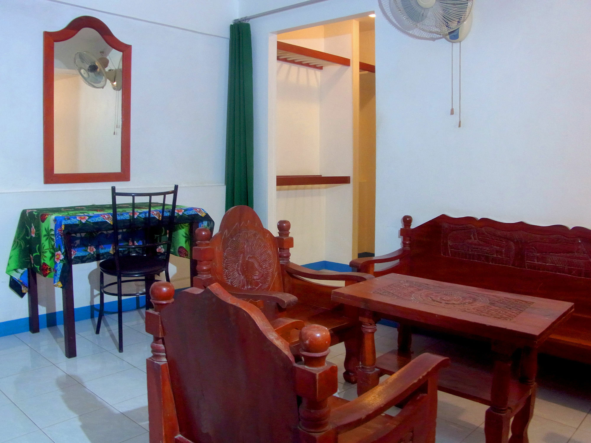 Niku Guesthouse Patong Esterno foto